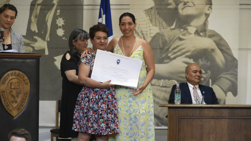 Foto 30 de 69: Galería fotográfica (Segunda parte): Ceremonias de Titulación UGM Año Académico 2022 Escuela de Ciencias de la Salud UGM