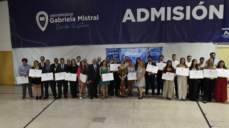 Foto 17 de 37: Galería fotográfica (Segunda Parte): Ceremonias de Titulación UGM Año Académico 2022 Ingenierías, Diseño, Psicología, Educación y Magíster UGM