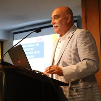 Imagen de la noticia: Egresados de Psicología UGM Natalia Duco e Ignacio Alvarado presentaron resultados de investigación sobre salud mental en deportistas