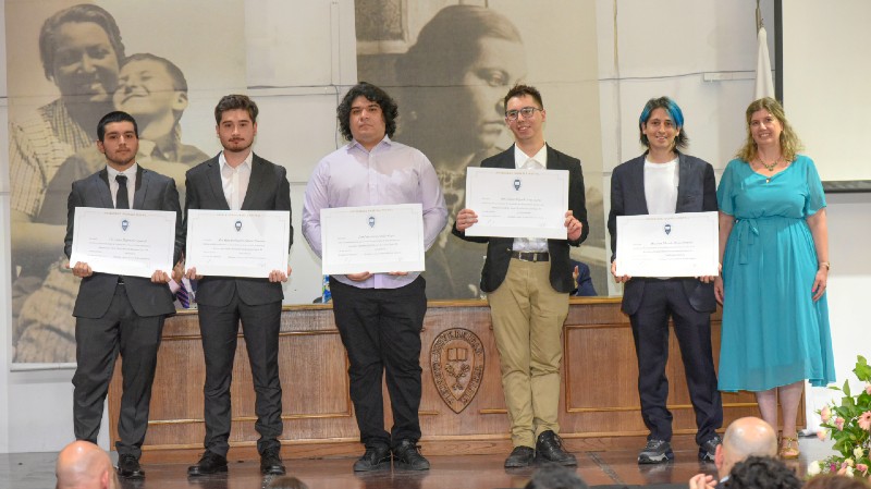 Foto 13 de 28: Universidad Gabriela Mistral realizó ceremonias de titulación para sus egresados y titulados 2022