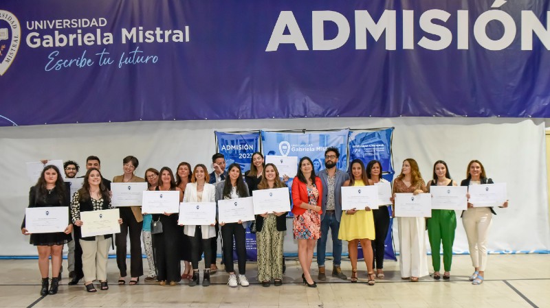 Foto 18 de 28: Universidad Gabriela Mistral realizó ceremonias de titulación para sus egresados y titulados 2022