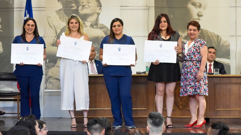Foto 23 de 28: Universidad Gabriela Mistral realizó ceremonias de titulación para sus egresados y titulados 2022