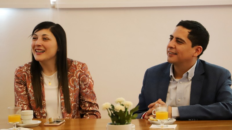 Foto 4 de 4: Catalina Aguirre, egresada UGM destacada en 100 Mujeres Líderes 2022 de El Mercurio, fue recibida por su Alma Mater
