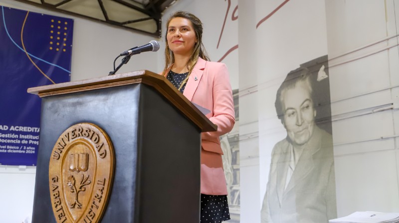 Foto 11 de 28: Universidad Gabriela Mistral realizó ceremonias de titulación para sus egresados y titulados 2022