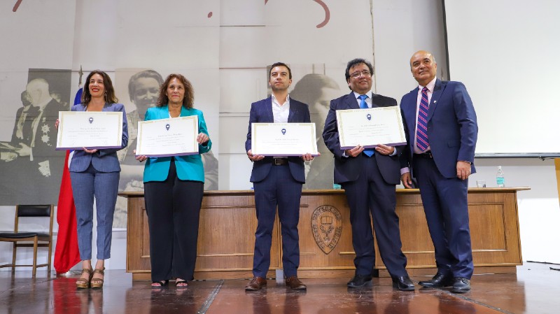 Foto 25 de 28: Universidad Gabriela Mistral realizó ceremonias de titulación para sus egresados y titulados 2022