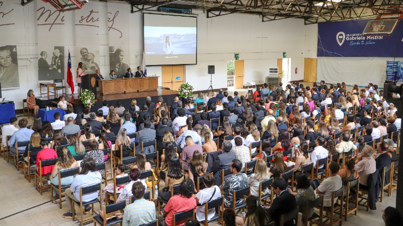 Foto 21 de 28: Universidad Gabriela Mistral realizó ceremonias de titulación para sus egresados y titulados 2022