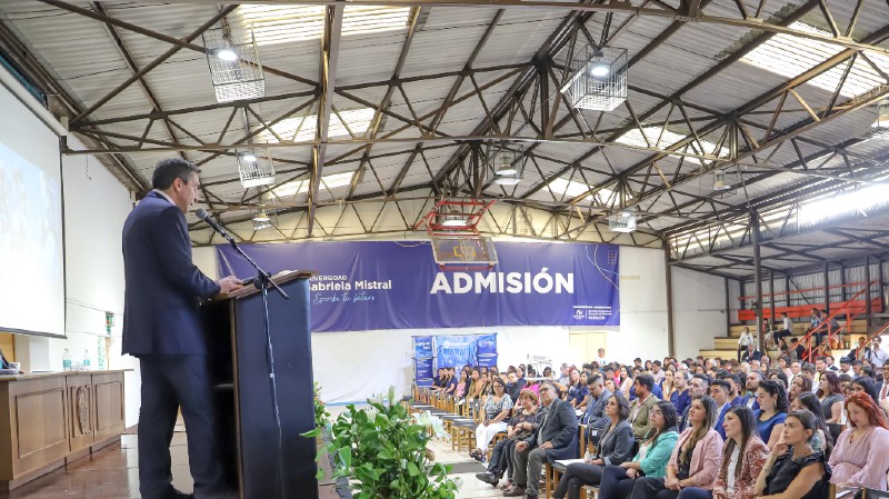 Foto 26 de 28: Universidad Gabriela Mistral realizó ceremonias de titulación para sus egresados y titulados 2022
