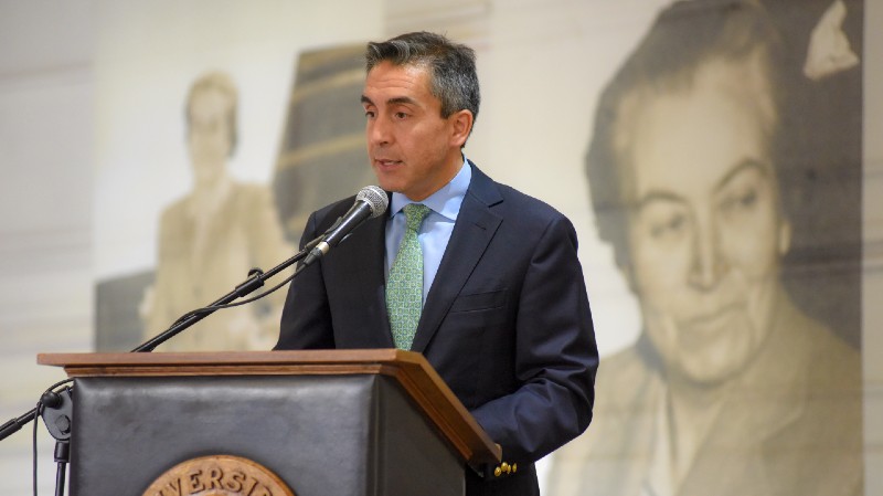 Foto 8 de 28: Universidad Gabriela Mistral realizó ceremonias de titulación para sus egresados y titulados 2022