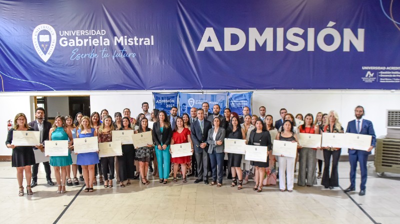 Foto 9 de 28: Universidad Gabriela Mistral realizó ceremonias de titulación para sus egresados y titulados 2022