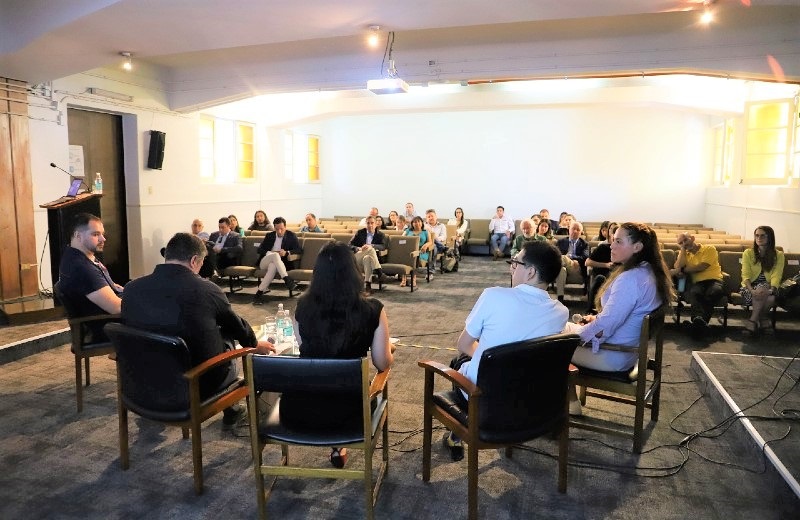 Imagen de la noticia: Egresados de Psicología UGM Natalia Duco e Ignacio Alvarado presentaron resultados de investigación sobre salud mental en deportistas