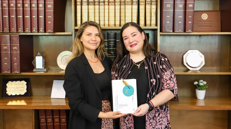 Foto 5 de 6: Profesora de Derecho UGM Javiera Farías fue destacada por aporte investigativo interuniversitario en libro de Ediciones UC