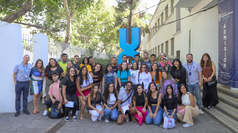 Foto 1 de 12: Universidad Gabriela Mistral y Fundación InsideChile recibieron a estudiantes de intercambio de Brasil