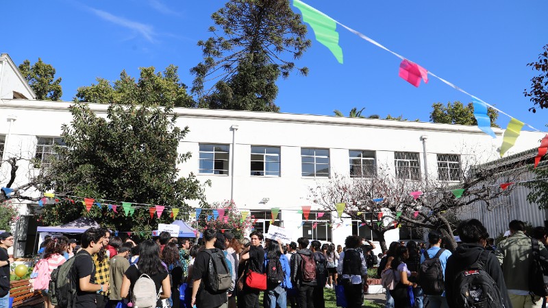 Foto 2 de 15: U. Gabriela Mistral realizó “Bienvenida Mistralina 2023” para sus nuevos estudiantes
