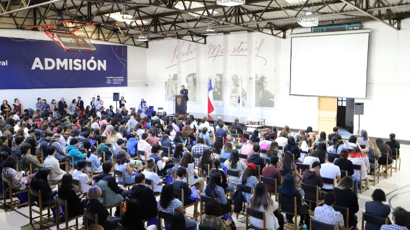 Foto 3 de 15: U. Gabriela Mistral realizó “Bienvenida Mistralina 2023” para sus nuevos estudiantes