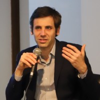 Imagen de la noticia: Dirección de Investigación y Doctorados (DID) presentó libro de Luca Valera: “Espejos. Filosofía y Nuevas Tecnologías”