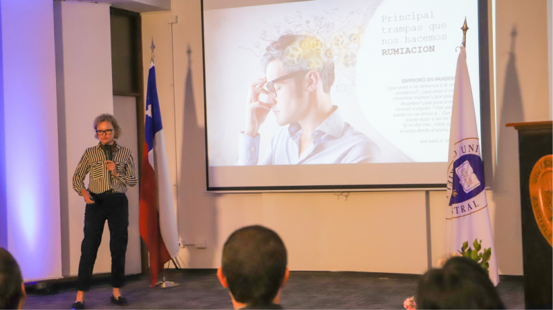 Foto 9 de 13: Inauguración del Año Académico Advance 2023: Nuria Pedrals dictó Clase Magistral “¿Cómo se alcanza la felicidad en los tiempos de hoy?”