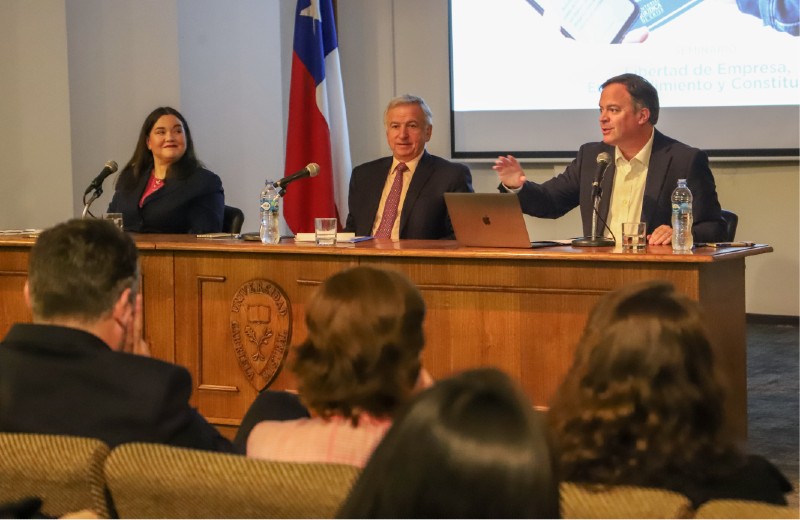 Imagen de la noticia: Universidad Gabriela Mistral realizó seminario “Libertad de Empresa, Emprendimiento y Constitución”