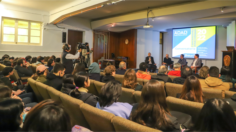 Foto 5 de 10: Escuela de Diseño y Artes Digitales presentó el texto “Actas del Coloquio” y realizó conversatorio sobre la promoción de estrategias en investigación