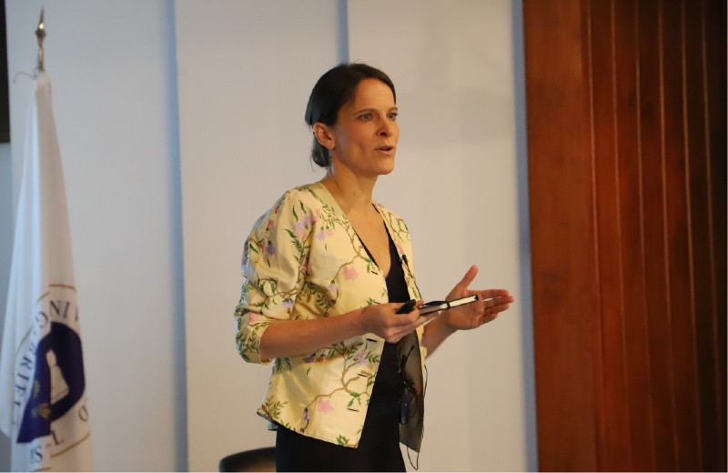 Imagen de la noticia: Jeannette Von Wolfersdorff presentó en UGM libro “Capitalismo: una historia sobre innovación, inversiones y el ser humano”