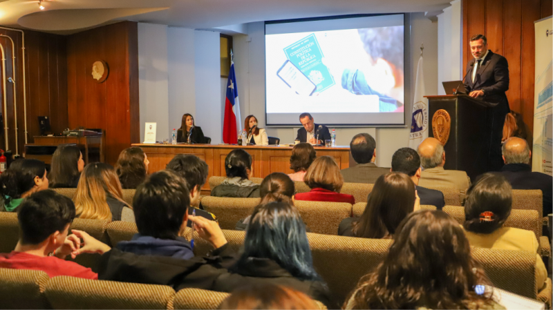 Foto 2 de 13: Universidad Gabriela Mistral realizó seminario “Libertad de Empresa, Emprendimiento y Constitución”