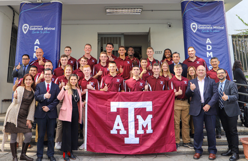 Imagen de la noticia: Delegación de cadetes de la Texas A&M University visitó nuestra Universidad