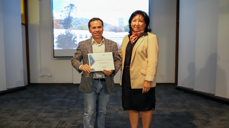 Foto 8 de 27: Vicerrectoría Académica entregó “Beca al Mérito Académico UGM 2023” a estudiantes destacados