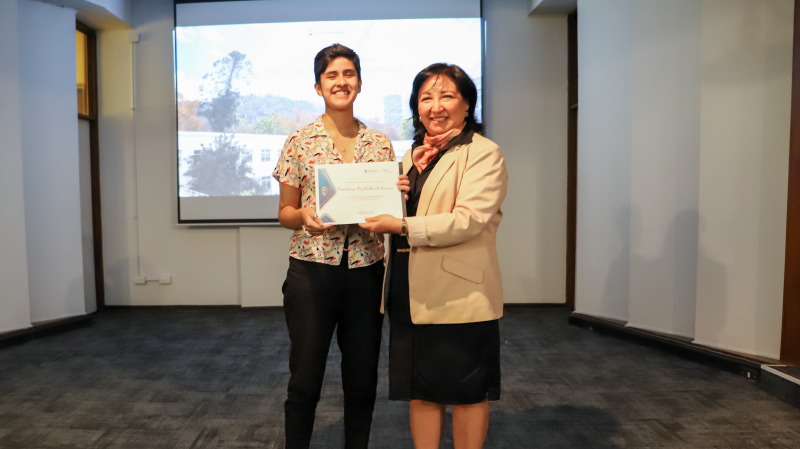 Foto 18 de 27: Vicerrectoría Académica entregó “Beca al Mérito Académico UGM 2023” a estudiantes destacados