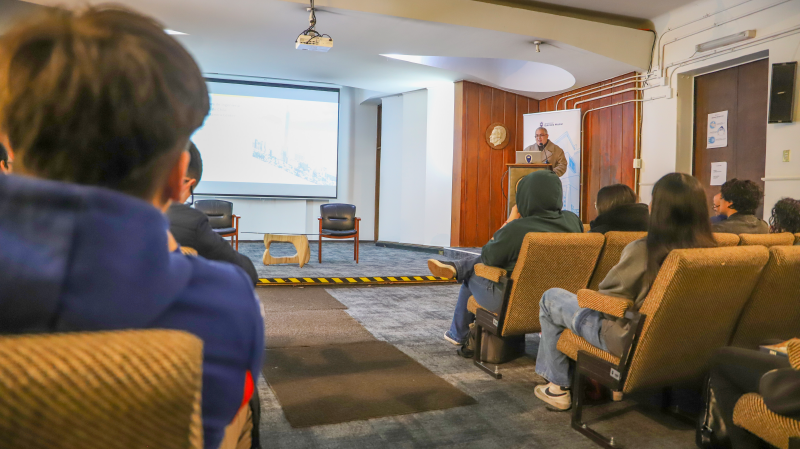 Foto 8 de 10: Casi un centenar de escolares realizaron talleres de programación y Minecraft en la UGM
