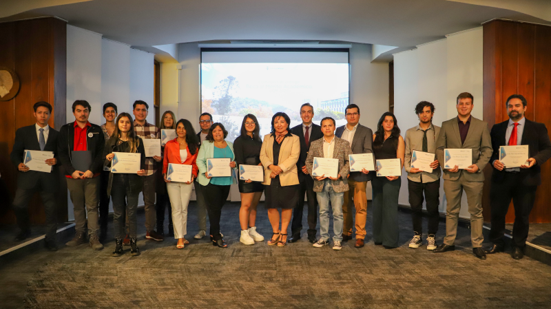 Foto 22 de 27: Vicerrectoría Académica entregó “Beca al Mérito Académico UGM 2023” a estudiantes destacados