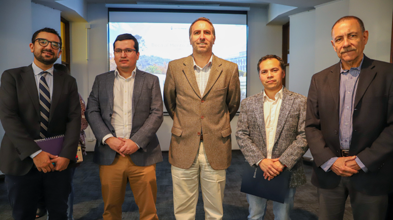 Foto 23 de 27: Vicerrectoría Académica entregó “Beca al Mérito Académico UGM 2023” a estudiantes destacados