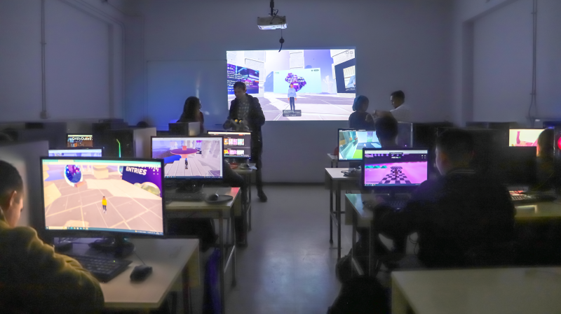 Foto 9 de 10: Casi un centenar de escolares realizaron talleres de programación y Minecraft en la UGM
