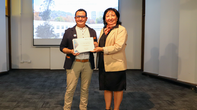 Foto 11 de 27: Vicerrectoría Académica entregó “Beca al Mérito Académico UGM 2023” a estudiantes destacados