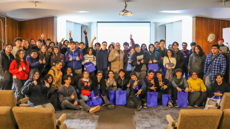Foto 3 de 10: Casi un centenar de escolares realizaron talleres de programación y Minecraft en la UGM