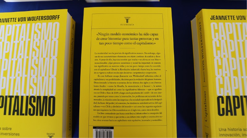 Foto 10 de 10: Jeannette Von Wolfersdorff presentó en UGM libro “Capitalismo: una historia sobre innovación, inversiones y el ser humano”