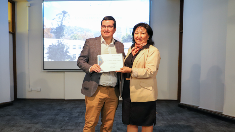 Foto 9 de 27: Vicerrectoría Académica entregó “Beca al Mérito Académico UGM 2023” a estudiantes destacados