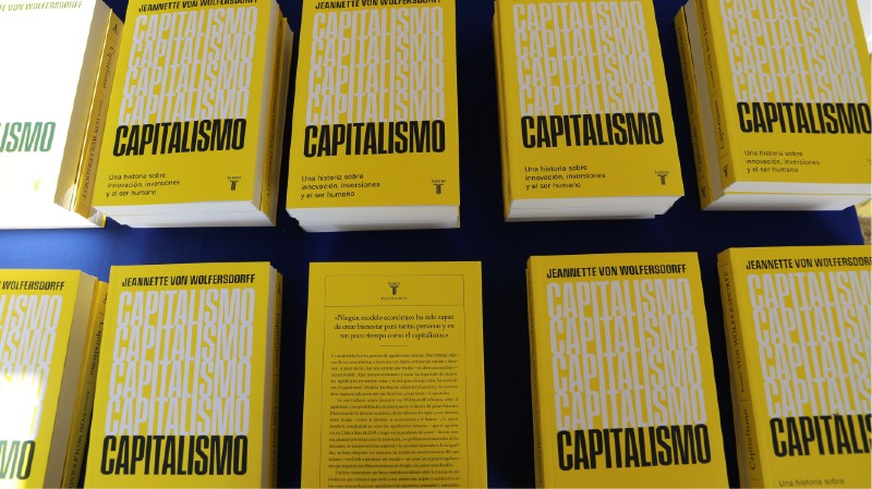 Foto 9 de 10: Jeannette Von Wolfersdorff presentó en UGM libro “Capitalismo: una historia sobre innovación, inversiones y el ser humano”