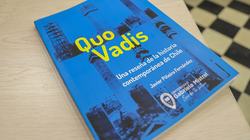 Foto 6 de 6: Académico UGM Javier Piñeiro presentó libro “Quo Vadis, Una reseña de la historia contemporánea de Chile”
