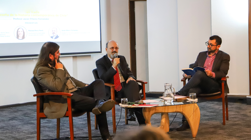 Imagen de la noticia: Académico UGM Javier Piñeiro presentó libro “Quo Vadis, Una reseña de la historia contemporánea de Chile”