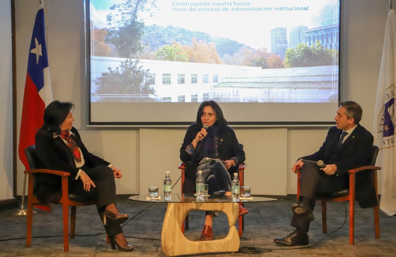 Imagen de la noticia: Vicepresidenta de Comisión Nacional de Acreditación Erika Castillo participó en Seminario “Construyendo nuestra huella: Inicio del proceso de autoevaluación institucional”