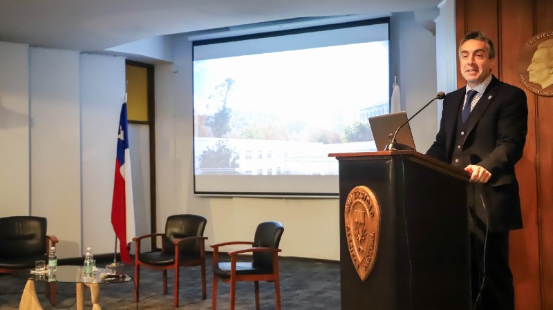 Foto 5 de 7: Vicepresidenta de Comisión Nacional de Acreditación Erika Castillo participó en Seminario “Construyendo nuestra huella: Inicio del proceso de autoevaluación institucional”