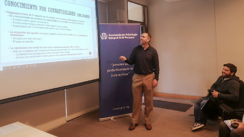 Foto 3 de 3: Director de la Escuela de Humanidades, Sebastián Buzeta, participó de Seminario junto a la Asociación de Psicología Integral de la Persona (APSIP)