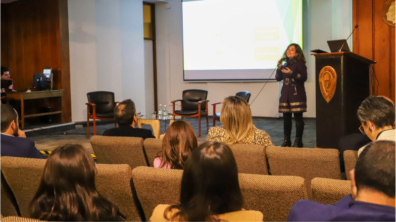 Foto 7 de 10: UGM realizó Seminario sobre los desafíos de la VcM junto a la Red de Vinculación con el Medio