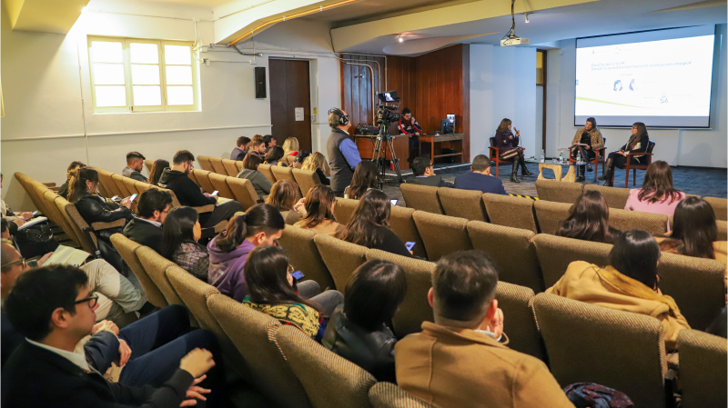 Foto 9 de 10: UGM realizó Seminario sobre los desafíos de la VcM junto a la Red de Vinculación con el Medio