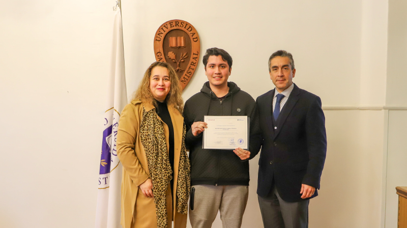 Foto 10 de 20: Estudiantes de la Escuela de Ingeniería y Tecnología UGM participaron de la competencia Hackaton Latam Oracle Apex