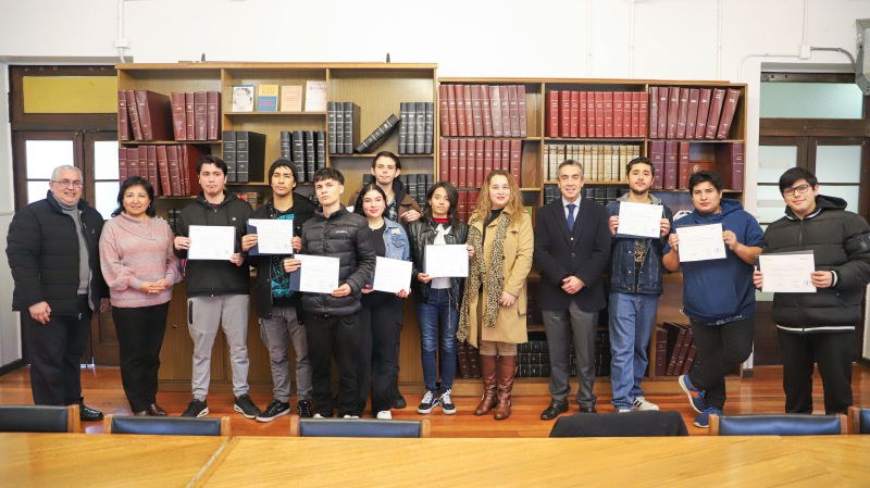 Foto 9 de 20: Estudiantes de la Escuela de Ingeniería y Tecnología UGM participaron de la competencia Hackaton Latam Oracle Apex