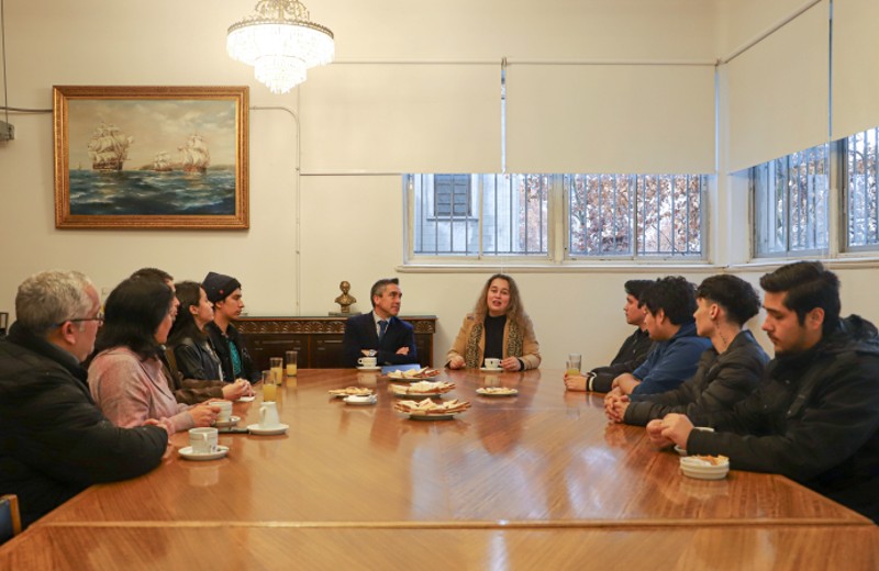 Imagen de la noticia: Estudiantes de la Escuela de Ingeniería y Tecnología UGM participaron de la competencia Hackaton Latam Oracle Apex