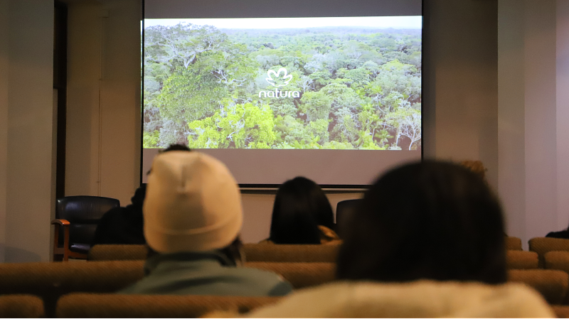 Foto 6 de 8: Escuela de Negocios UGM realizó conversatorio “Sostenibilidad hoy: Natura, caso real”
