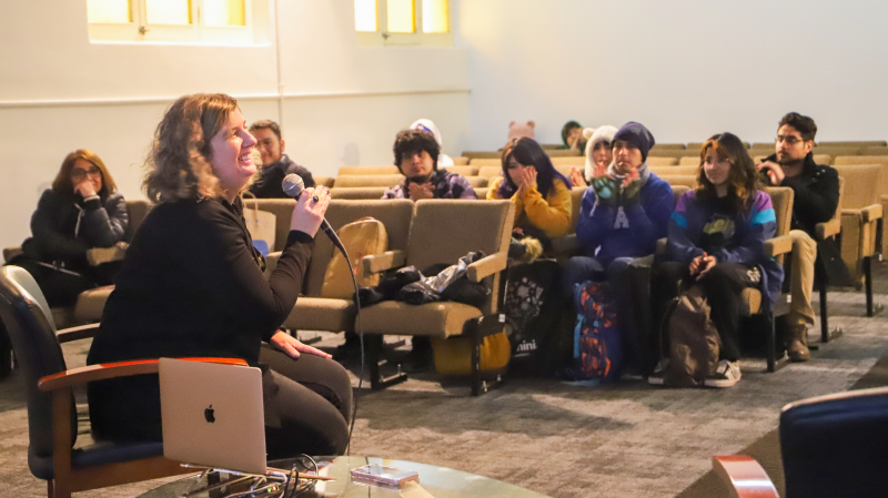 Foto 1 de 5: Francisca Chacón, egresada de Diseño UGM participó de conversatorio junto a la Escuela de Diseño y Artes Digitales