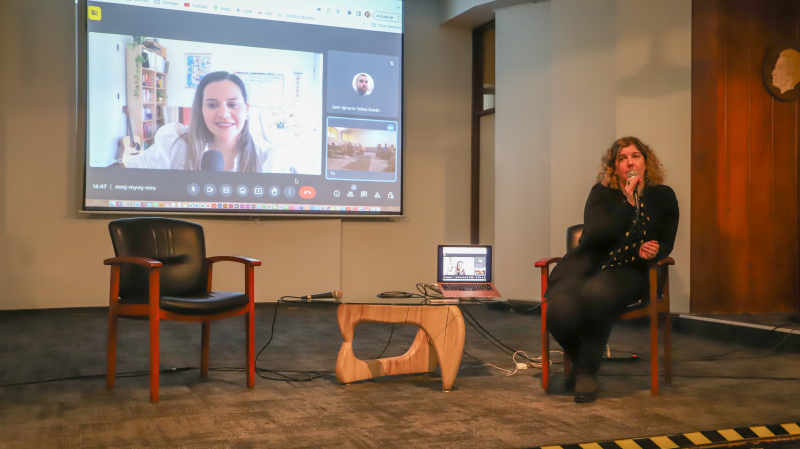 Foto 5 de 5: Francisca Chacón, egresada de Diseño UGM participó de conversatorio junto a la Escuela de Diseño y Artes Digitales
