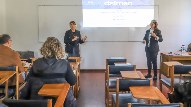 Foto 2 de 9: Estudiantes, docentes e investigadores se capacitaron junto al Núcleo Dolmen en instancia organizada por la DID UGM